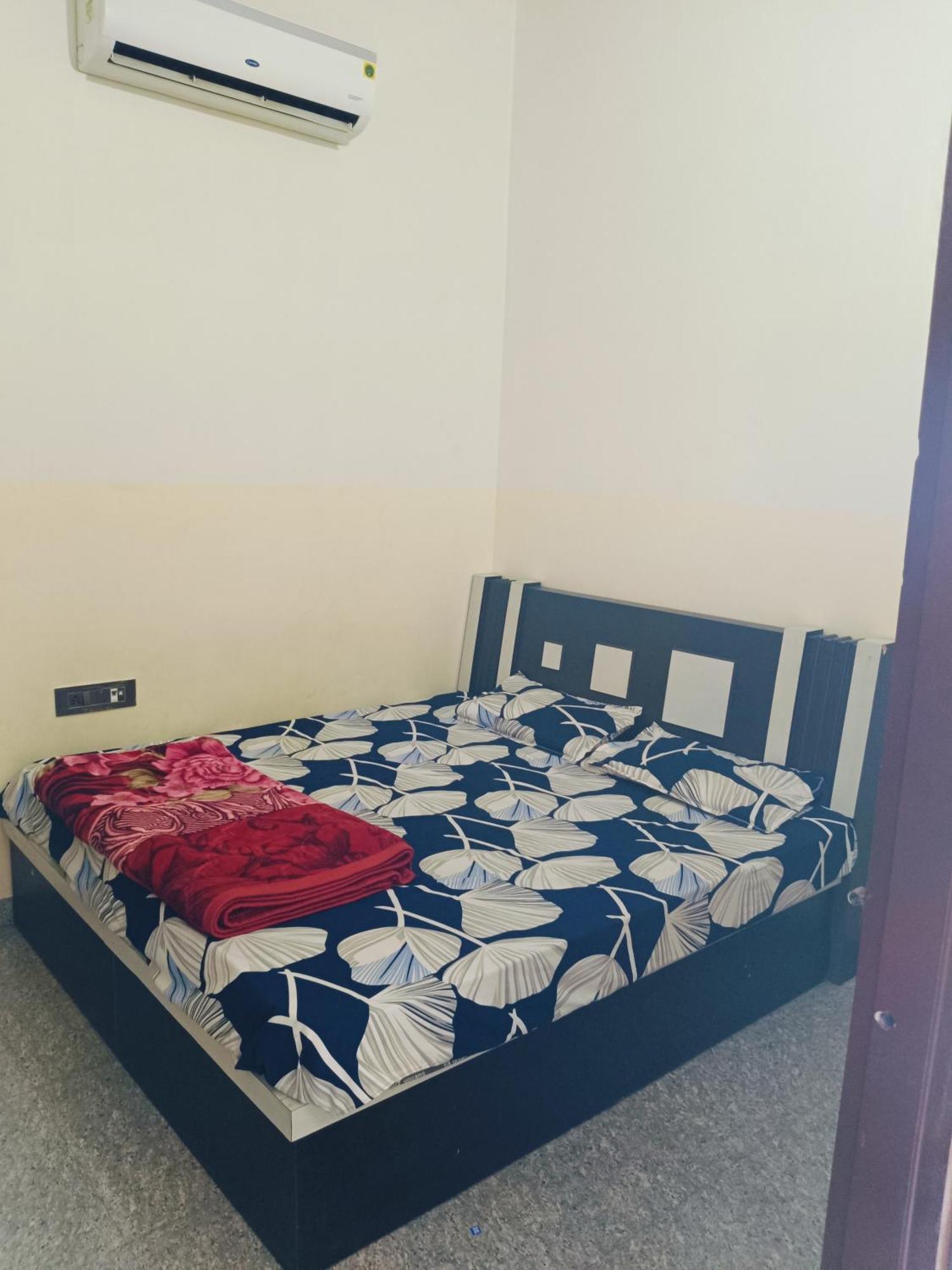 Jai Hanuman Guest House Palsana  Exterior photo