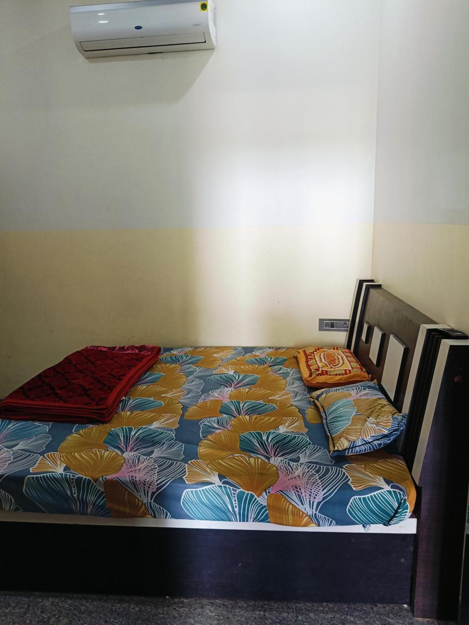 Jai Hanuman Guest House Palsana  Exterior photo