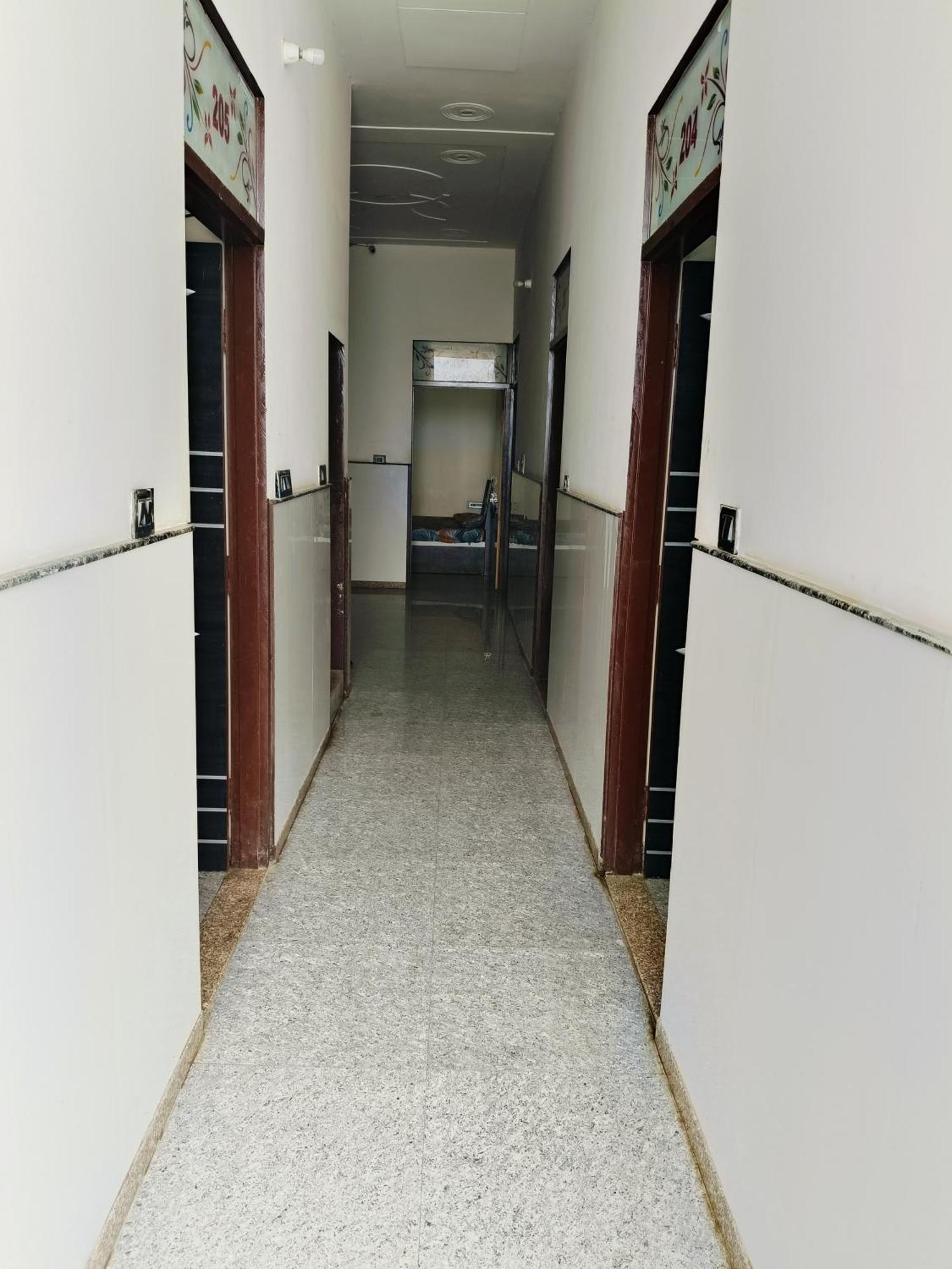 Jai Hanuman Guest House Palsana  Exterior photo