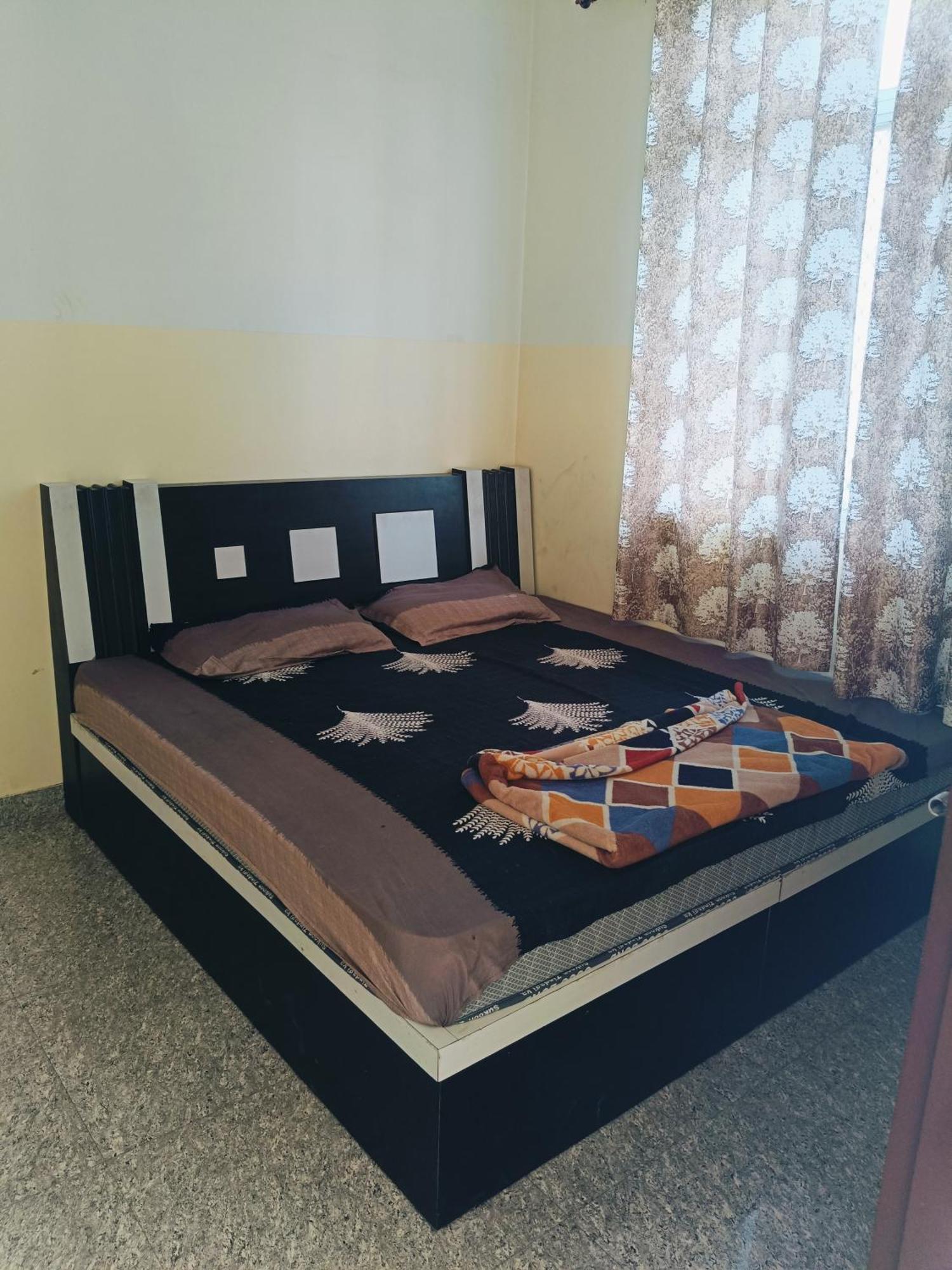 Jai Hanuman Guest House Palsana  Exterior photo